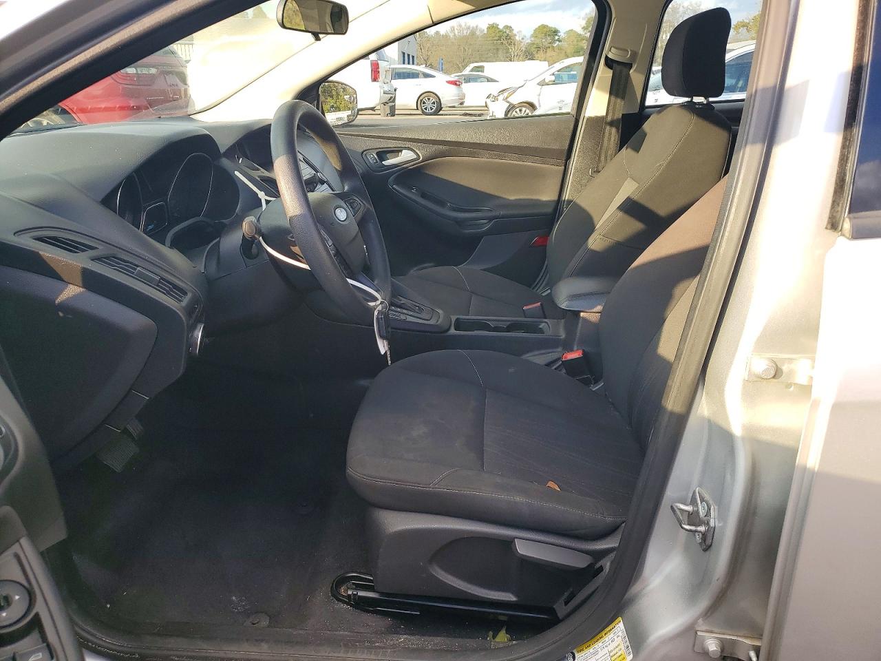 2015 FORD FOCUS SE photo 19