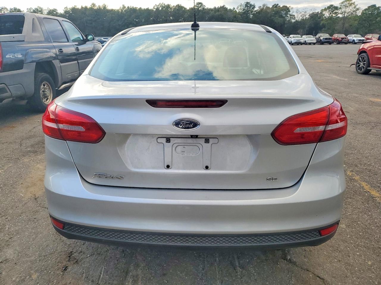 2015 FORD FOCUS SE photo 16