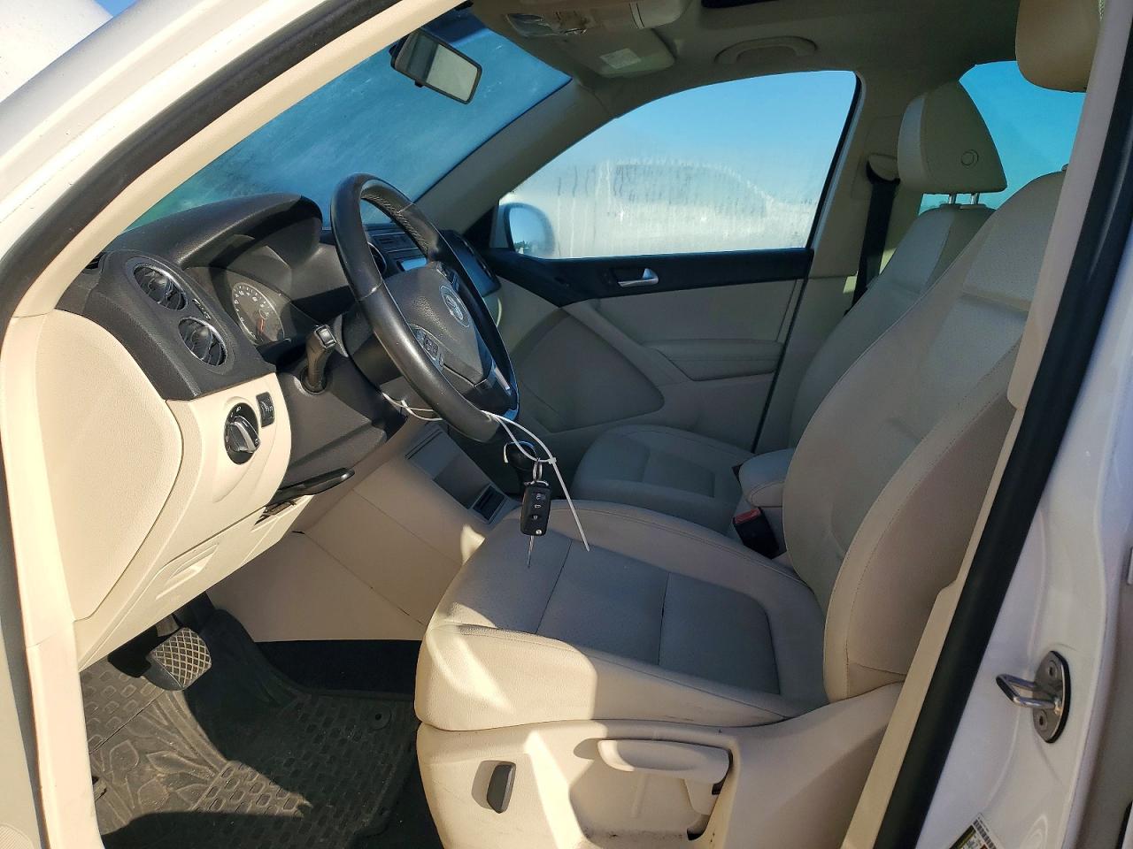 2013 VOLKSWAGEN TIGUAN S photo 7