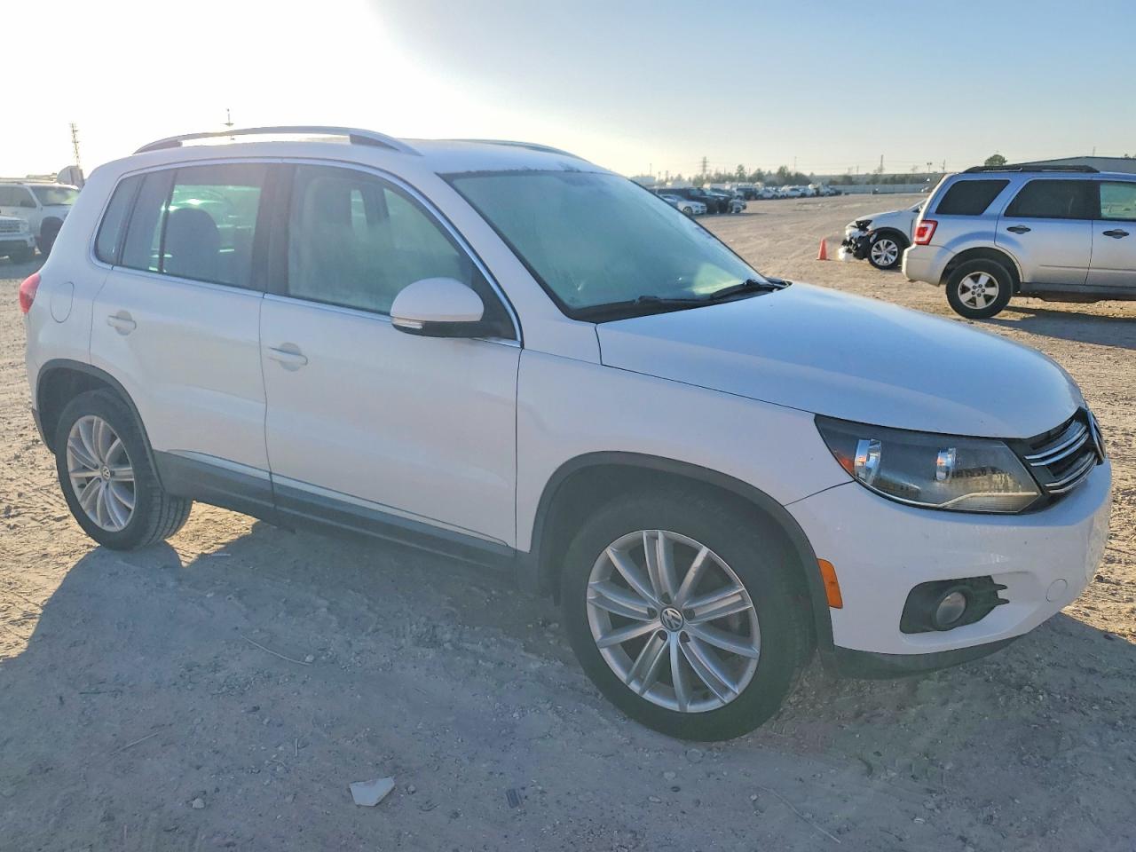 2013 VOLKSWAGEN TIGUAN S photo 4