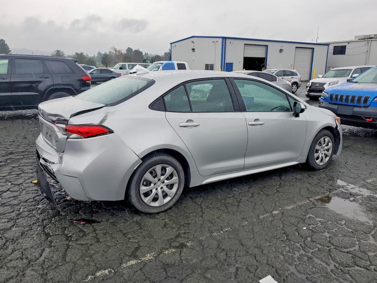 2024 TOYOTA COROLLA LE photo 3