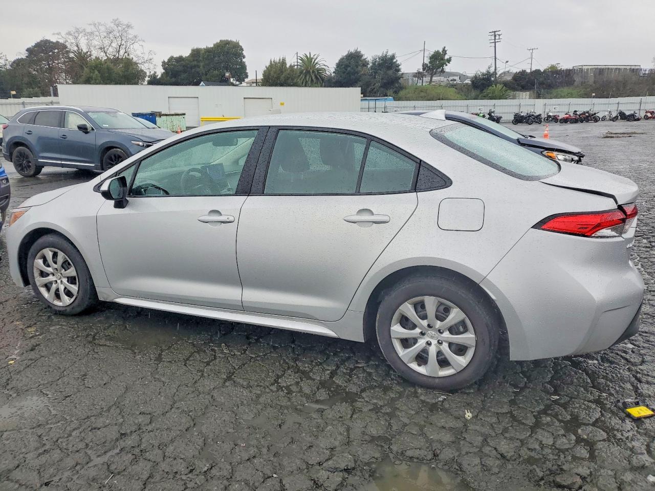 2024 TOYOTA COROLLA LE photo 2