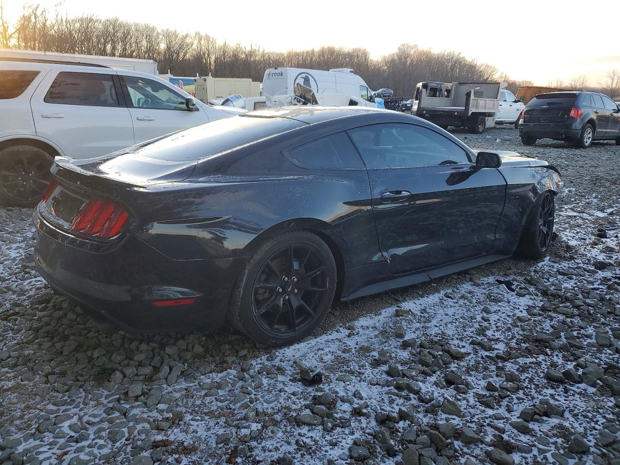 2017 FORD MUSTANG GT photo 5
