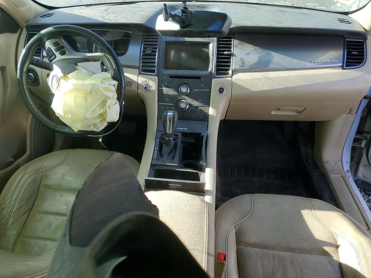 2015 FORD TAURUS SEL photo 8