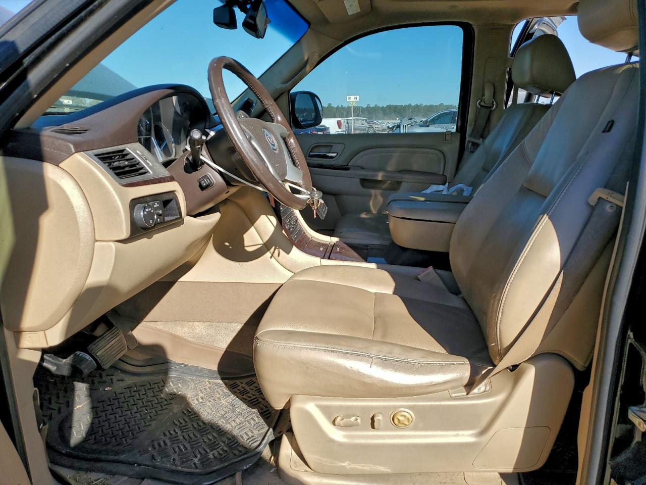 2010 CADILLAC ESCALADE LUXURY photo 7
