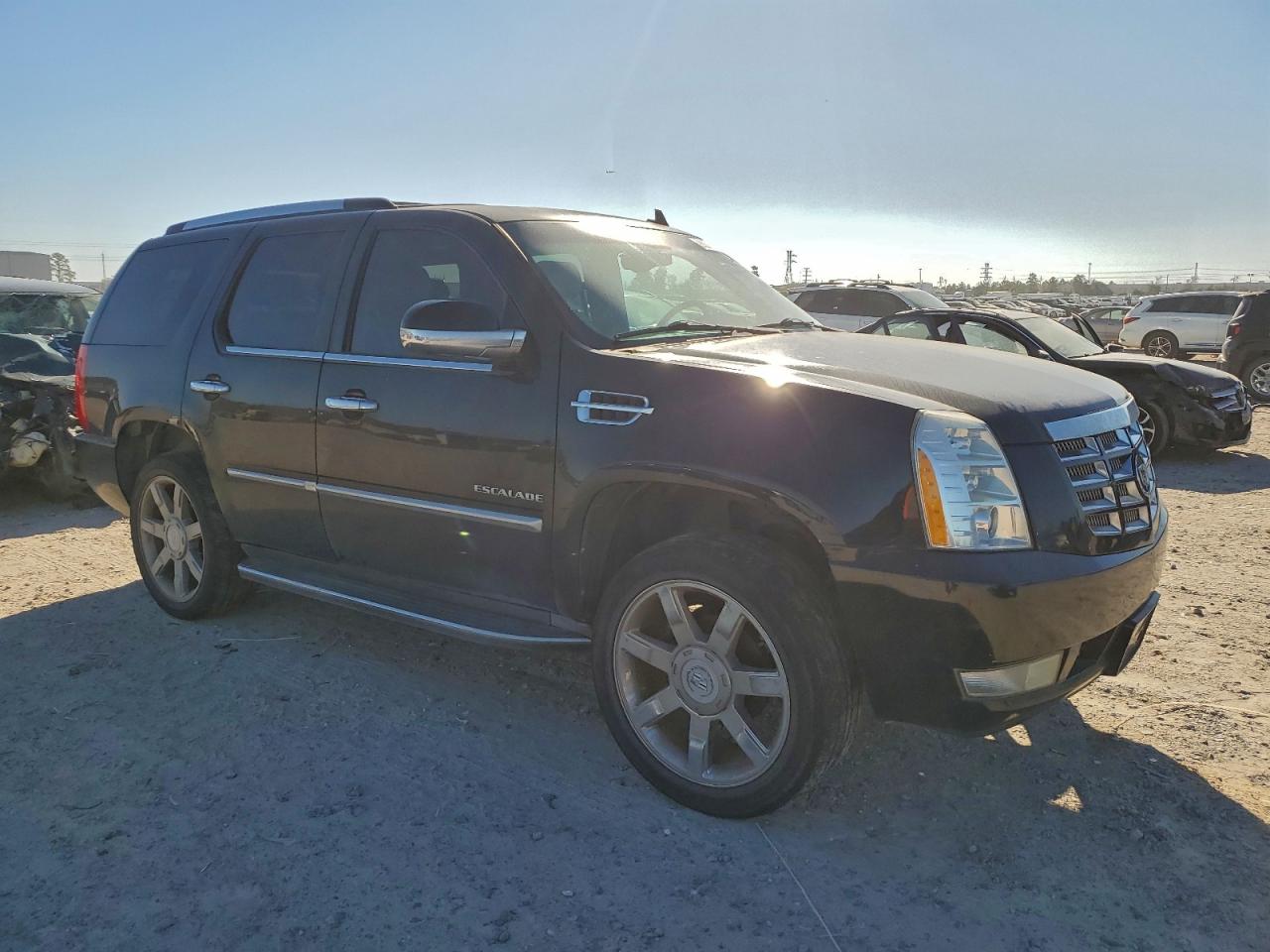 2010 CADILLAC ESCALADE LUXURY photo 4