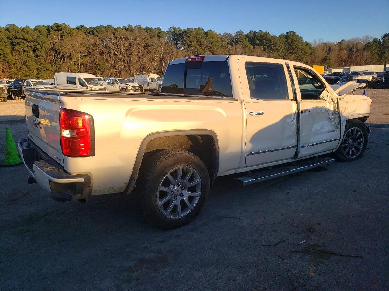 2015 GMC SIERRA K1500 DENALI photo 3