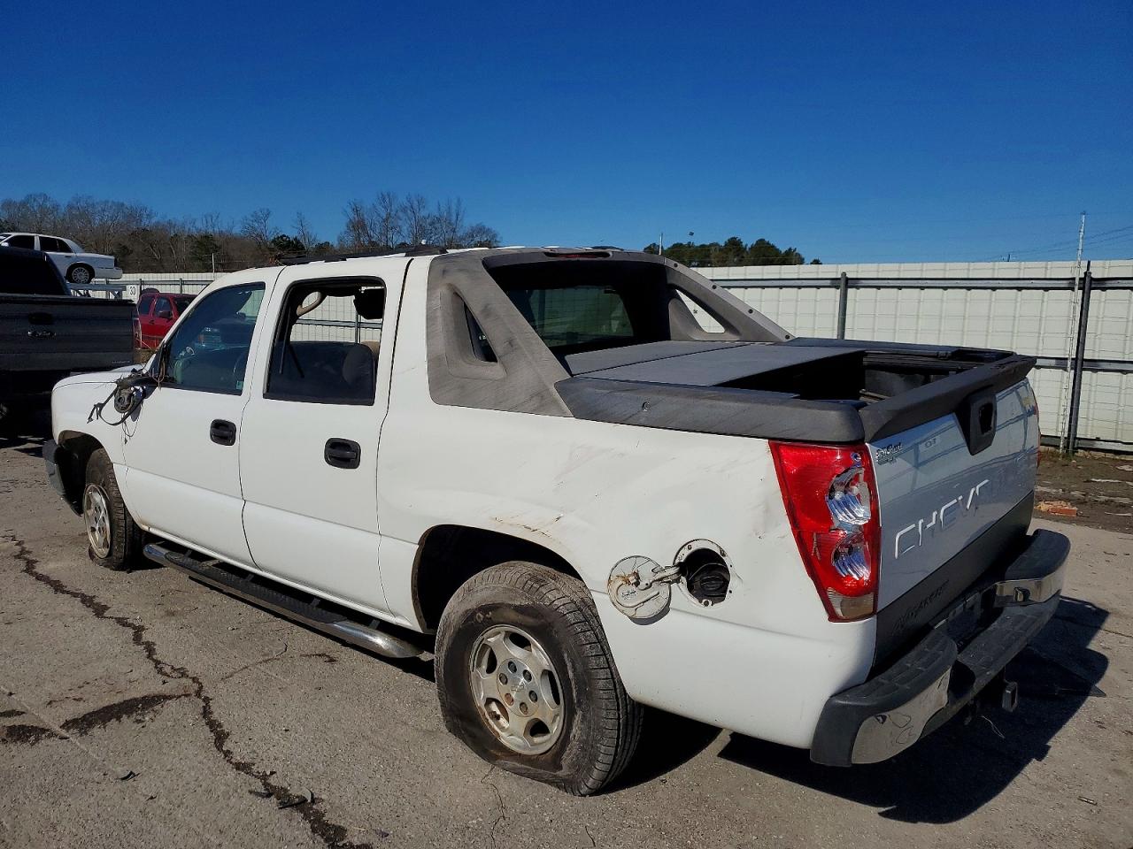 2005 CHEVROLET AVALANCHE C1500 photo 2