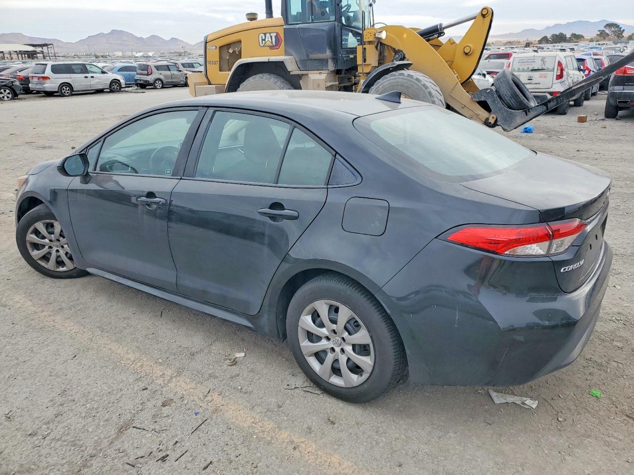 2020 TOYOTA COROLLA LE photo 2