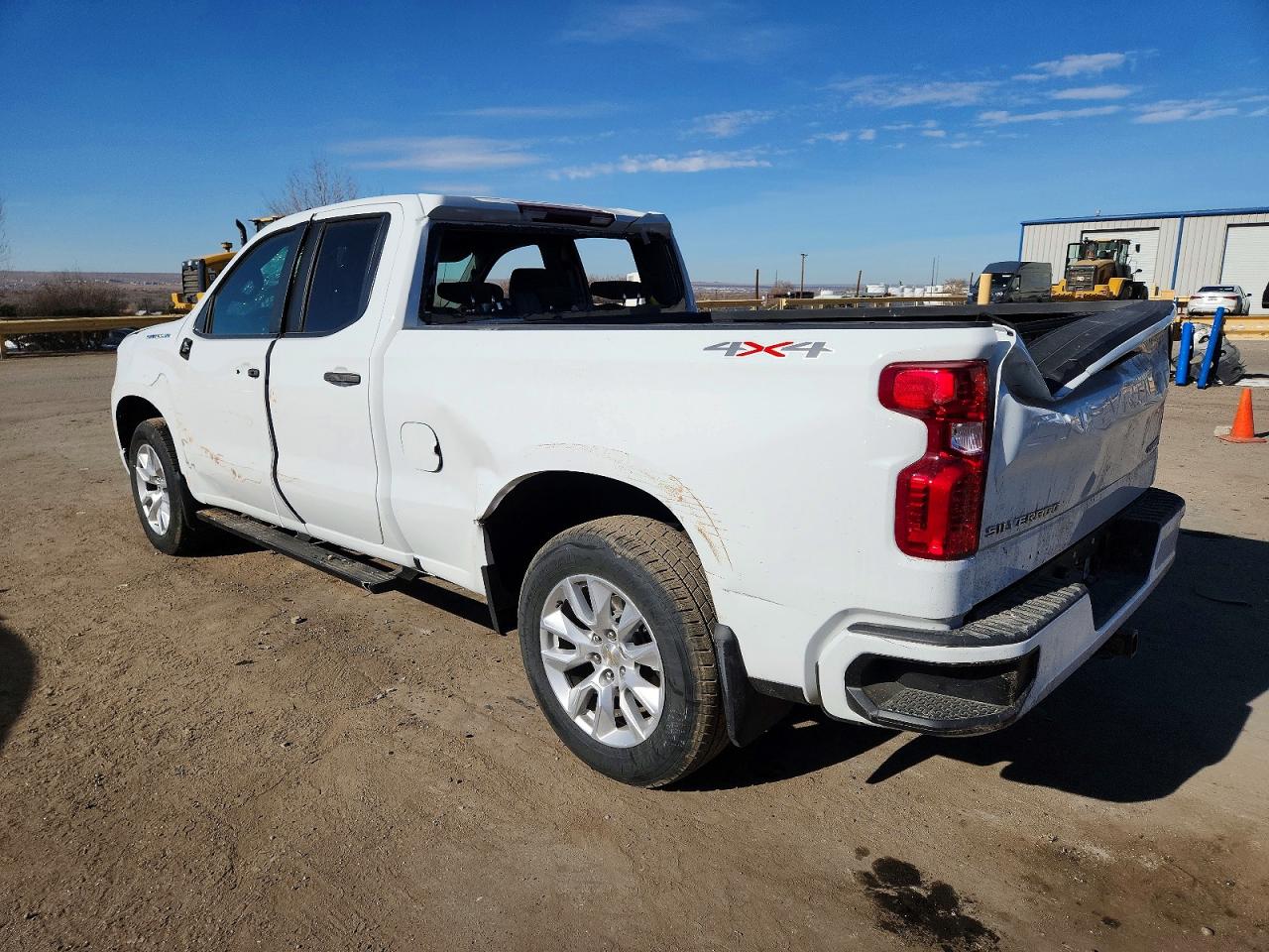 2024 CHEVROLET SILVERADO K1500 CUSTOM photo 2