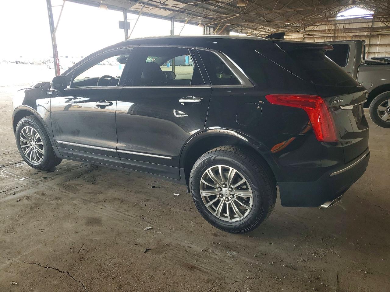 2018 CADILLAC XT5 LUXURY photo 2