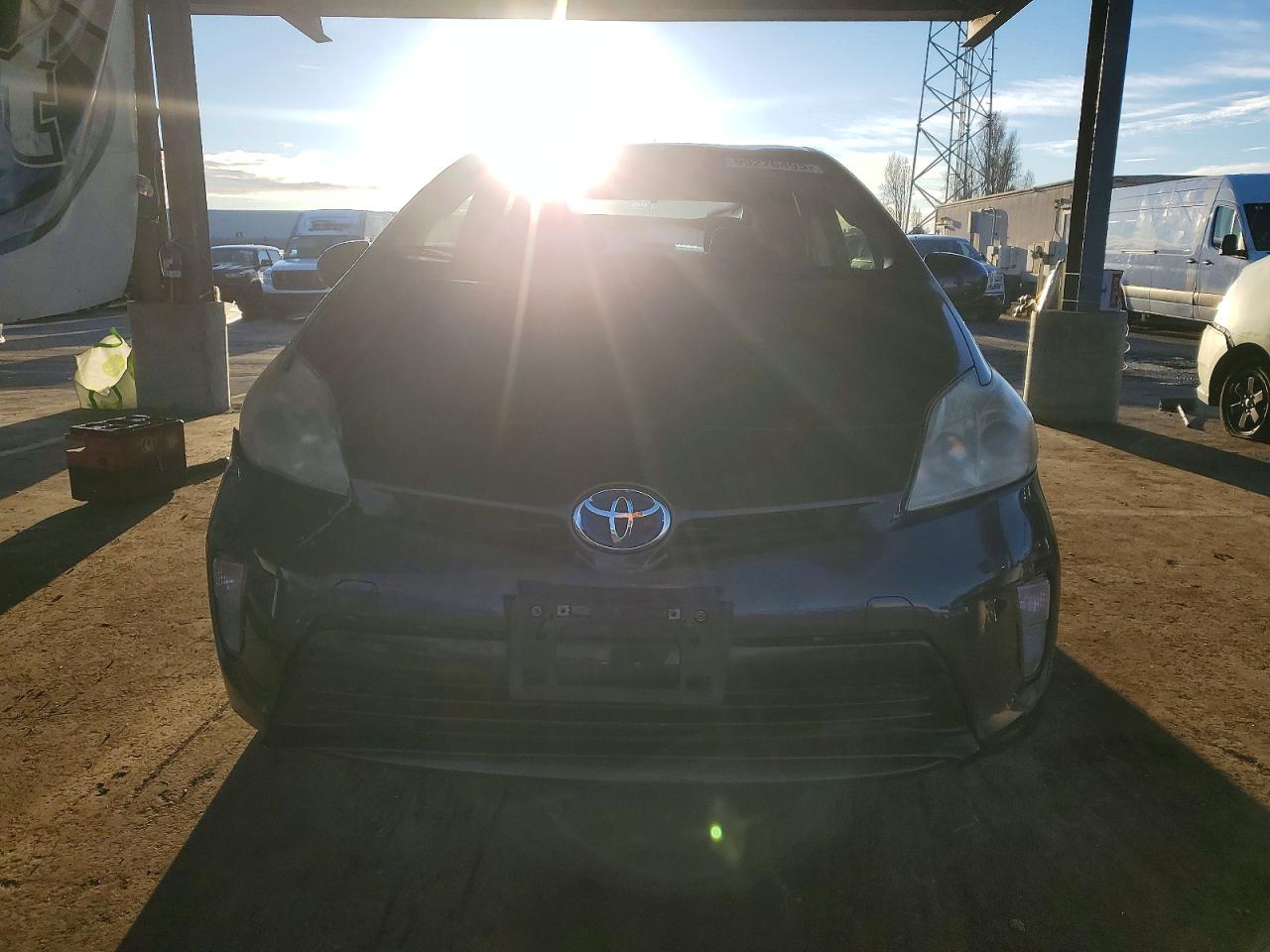 2012 TOYOTA PRIUS photo 5