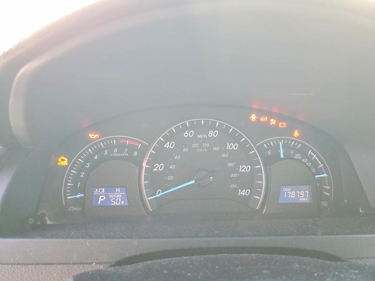 2014 TOYOTA CAMRY L photo 9