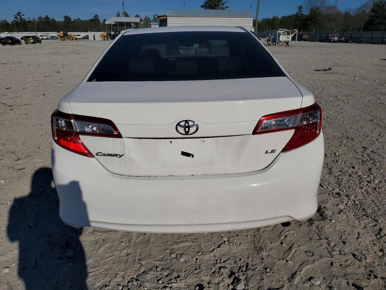 2014 TOYOTA CAMRY L photo 6