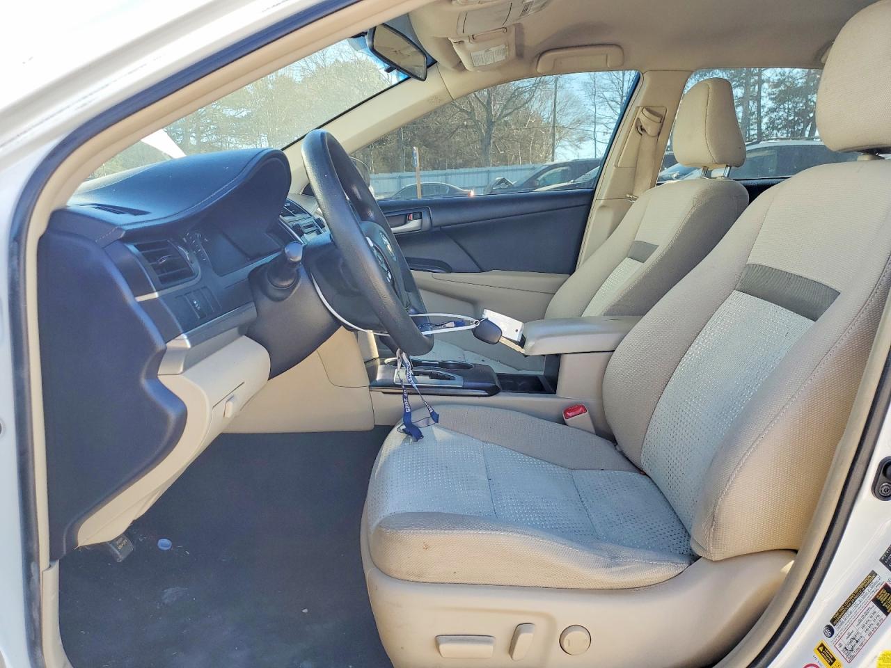 2014 TOYOTA CAMRY L photo 7