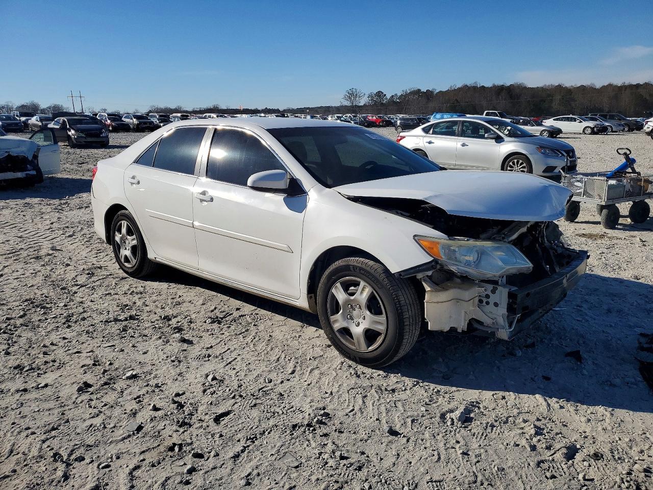 2014 TOYOTA CAMRY L photo 4