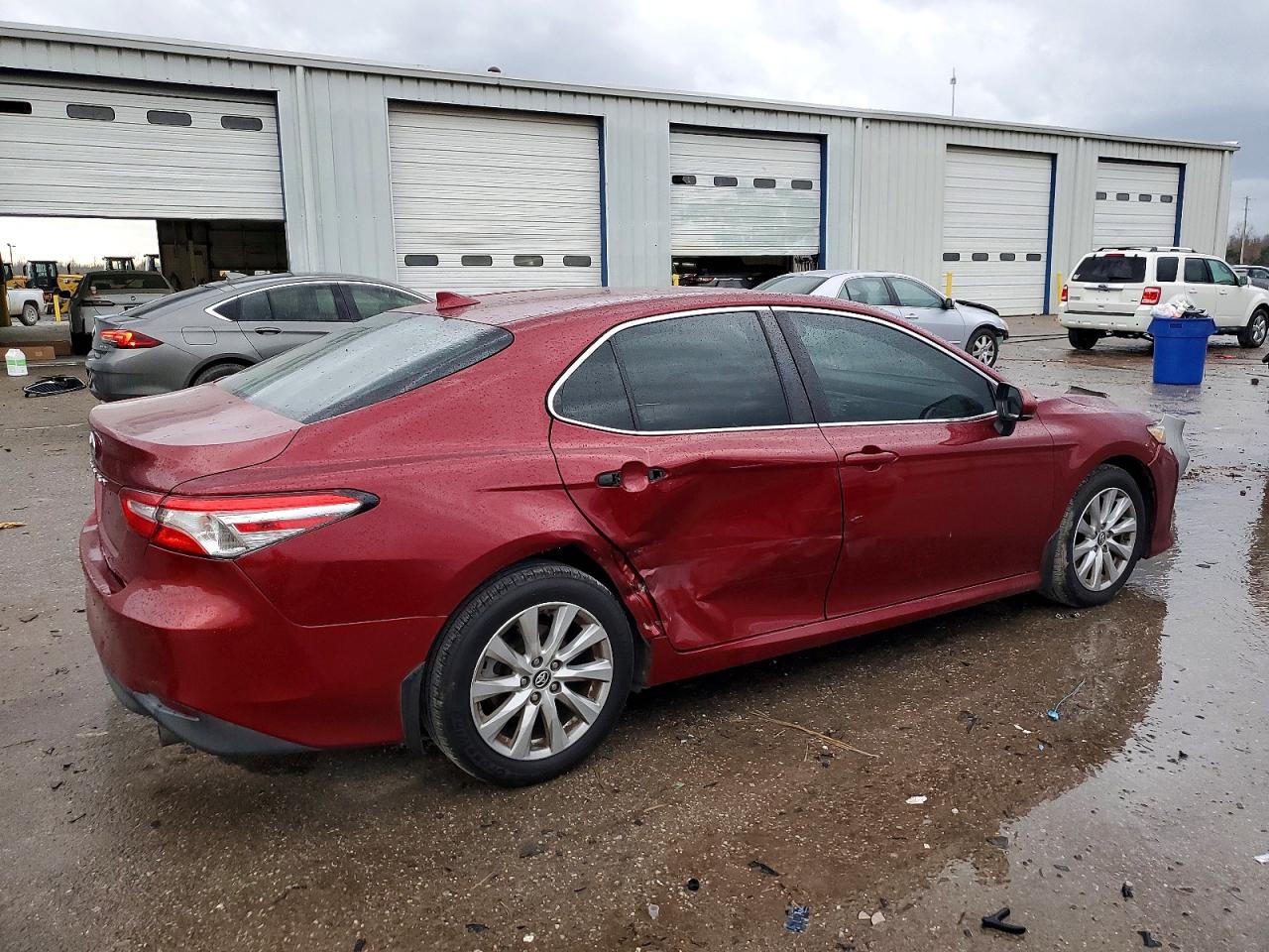 2019 TOYOTA CAMRY L photo 3