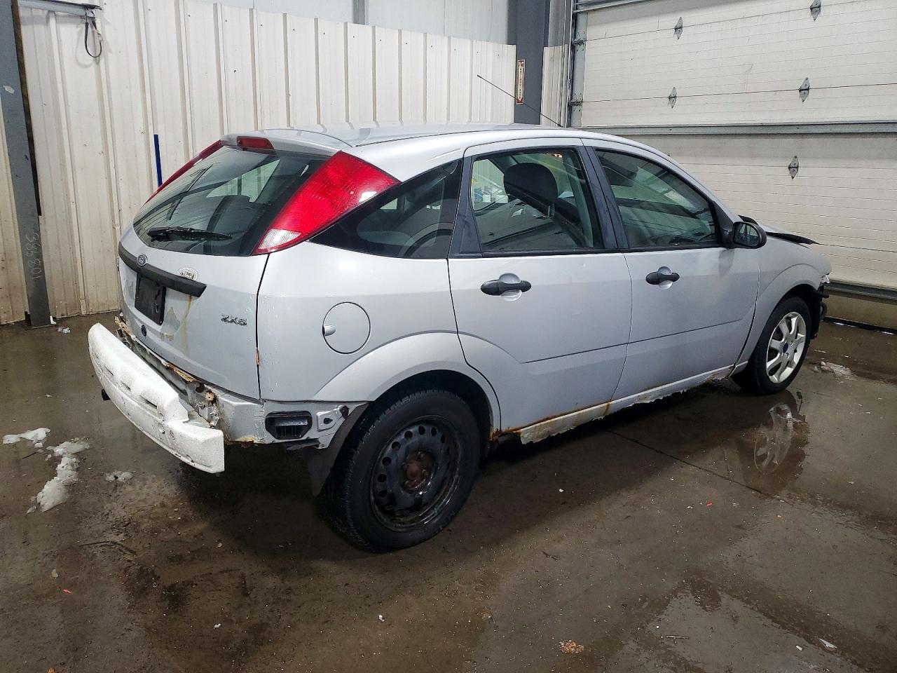 2005 FORD FOCUS ZX5 photo 3