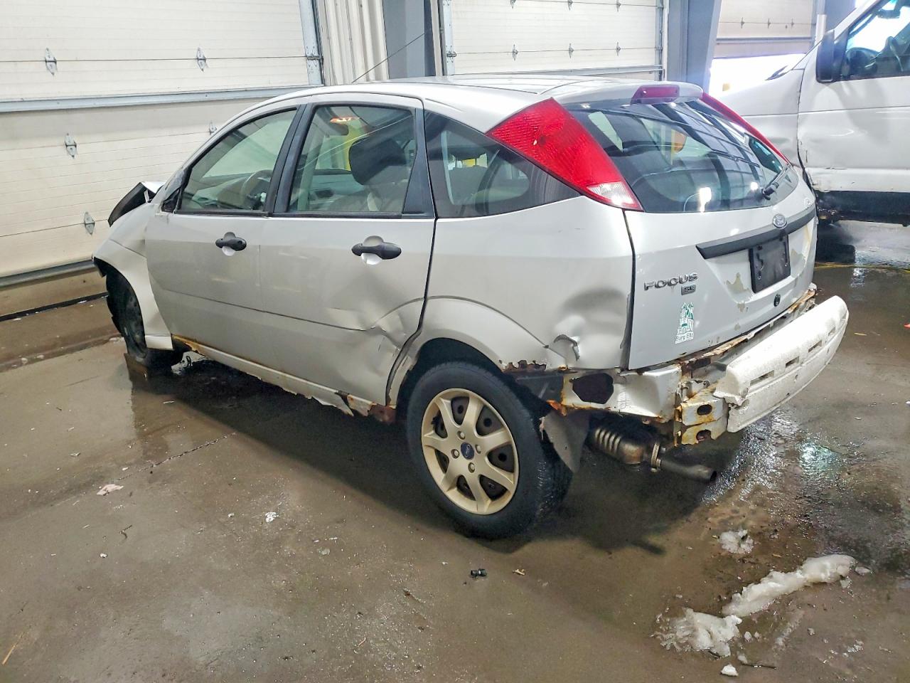 2005 FORD FOCUS ZX5 photo 2