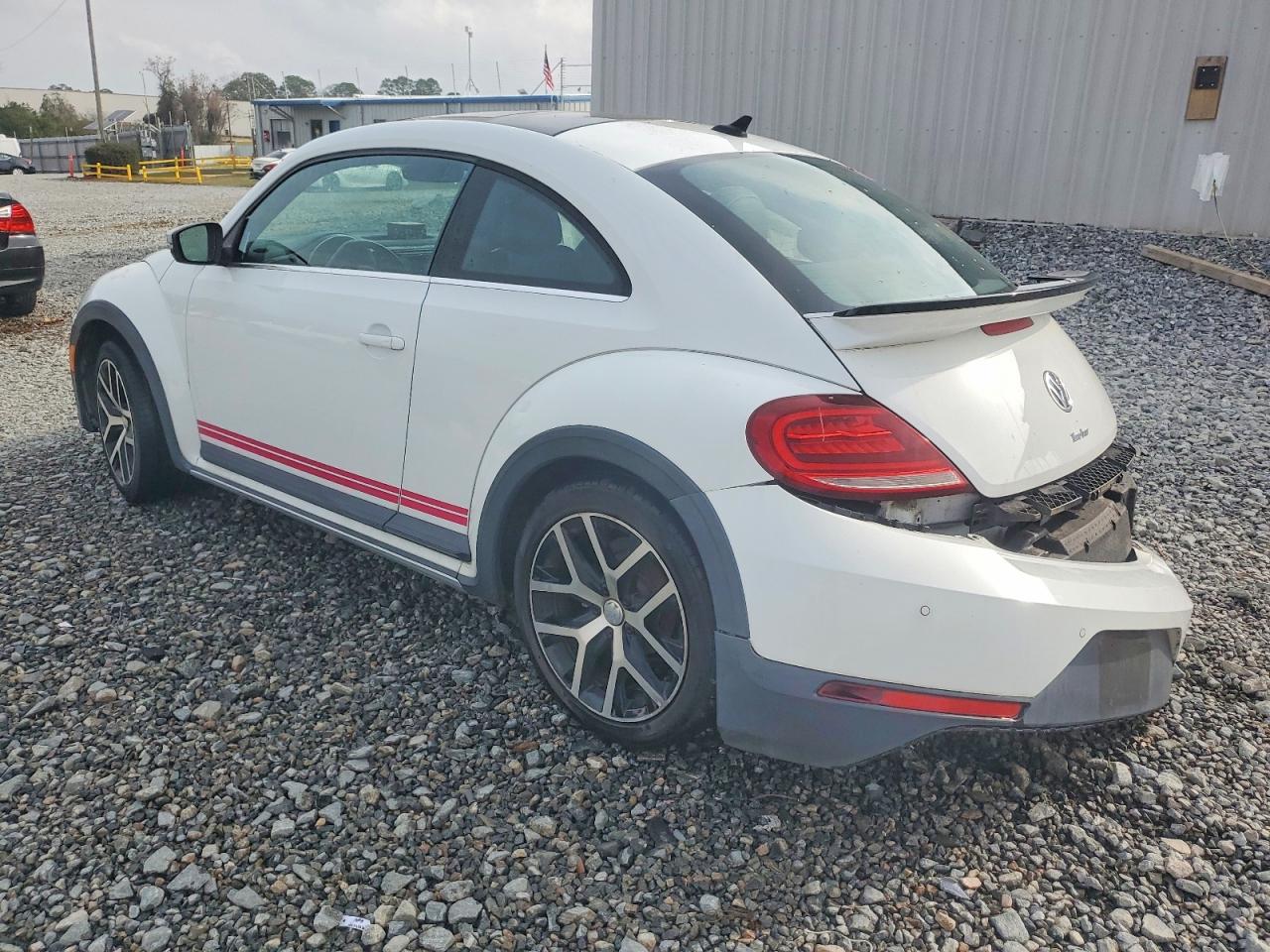 2018 VOLKSWAGEN BEETLE DUNE photo 2