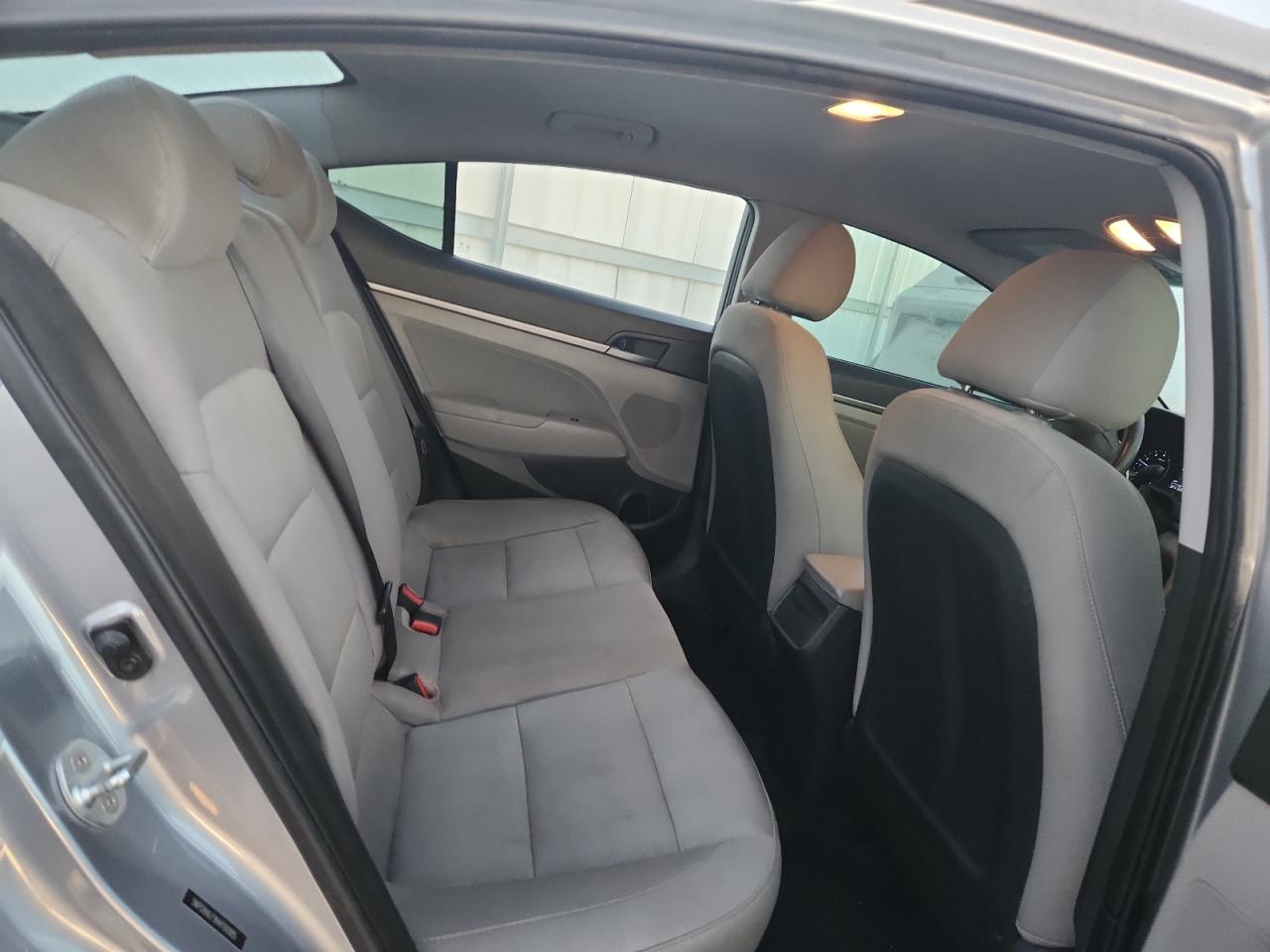 2017 HYUNDAI ELANTRA SE photo 10