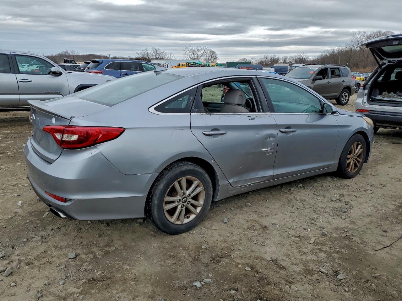 2015 HYUNDAI SONATA SE photo 5