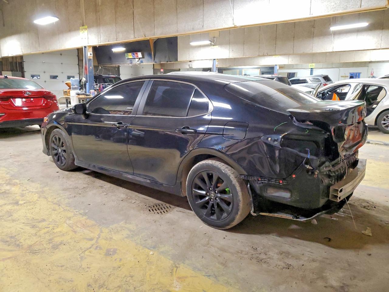 2018 TOYOTA CAMRY L photo 2