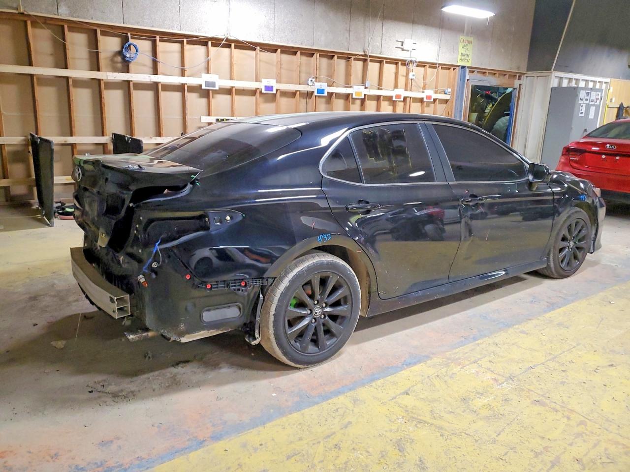 2018 TOYOTA CAMRY L photo 3
