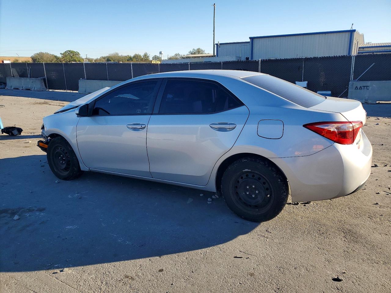 2018 TOYOTA COROLLA L photo 2