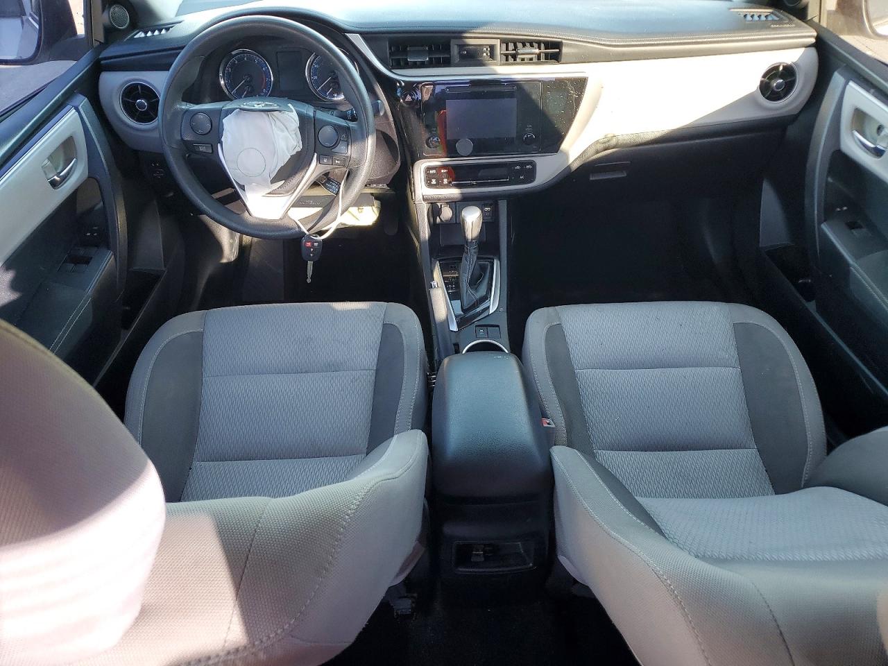 2018 TOYOTA COROLLA L photo 8
