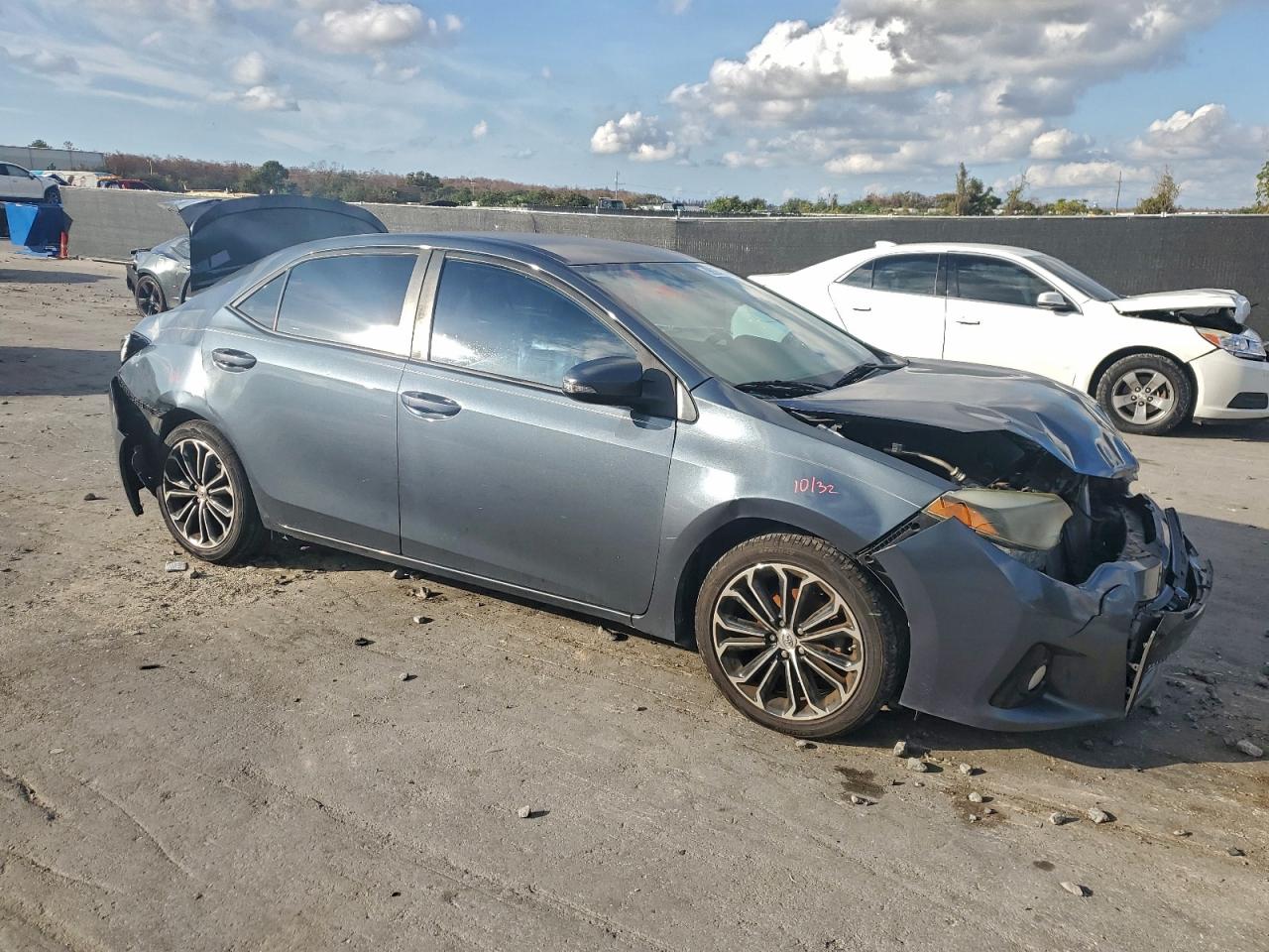 2015 TOYOTA COROLLA L photo 4