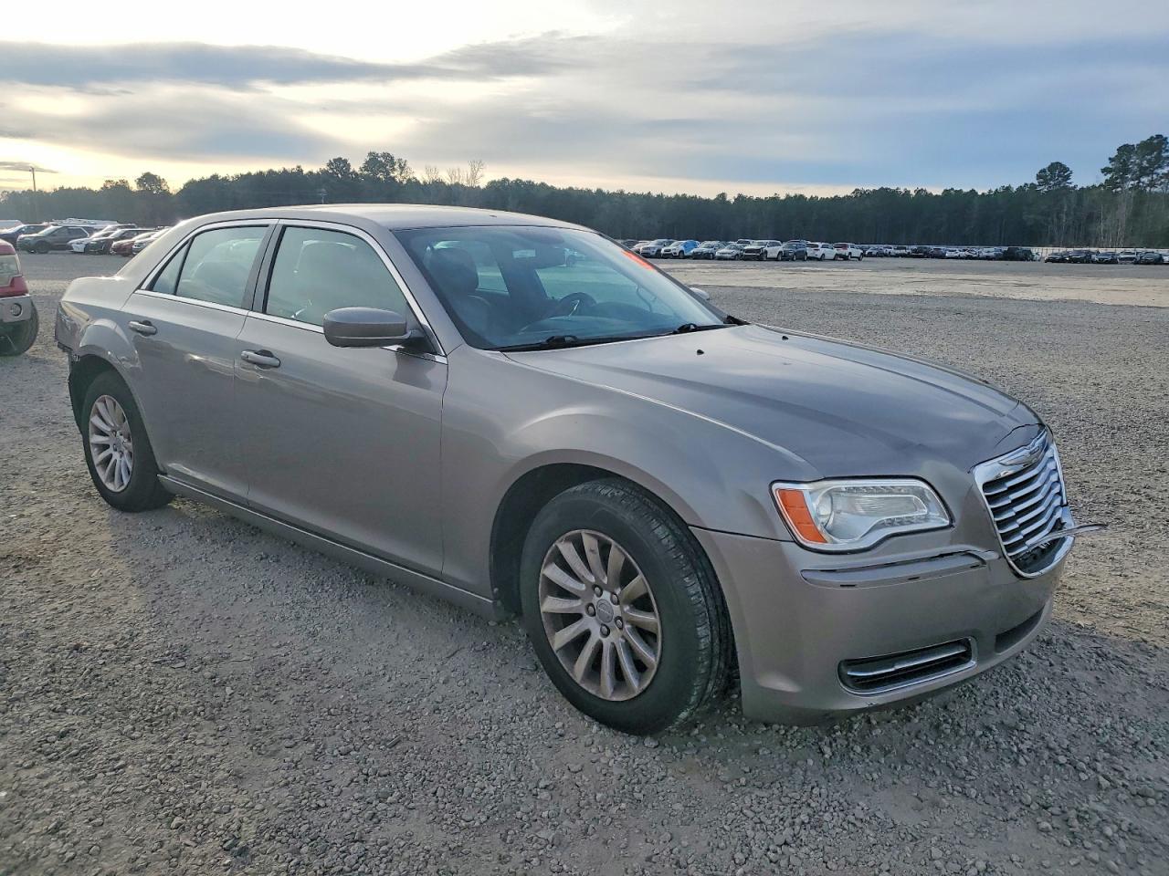 2014 CHRYSLER 300 photo 7