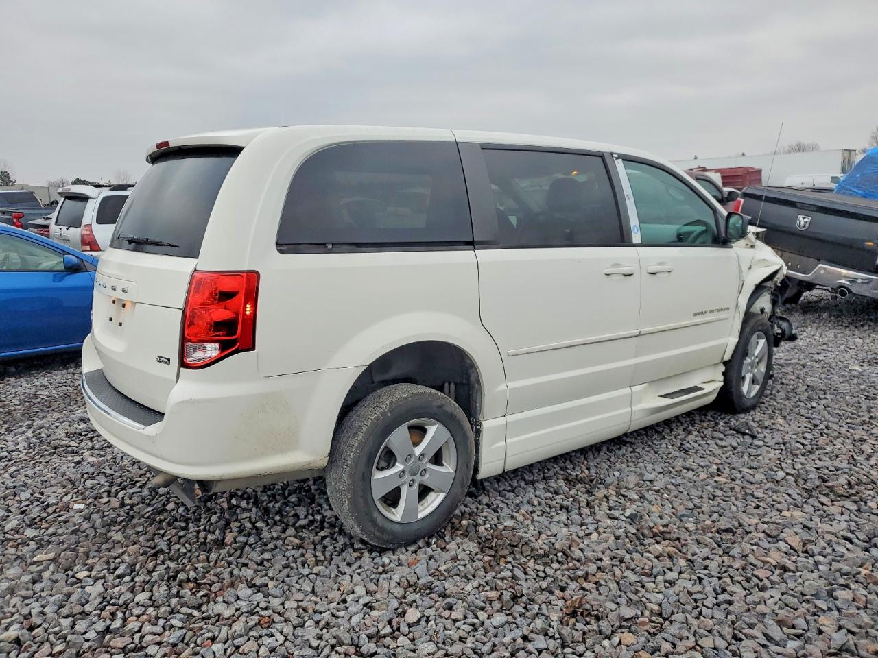 2013 DODGE GRAND CARAVAN SE photo 3