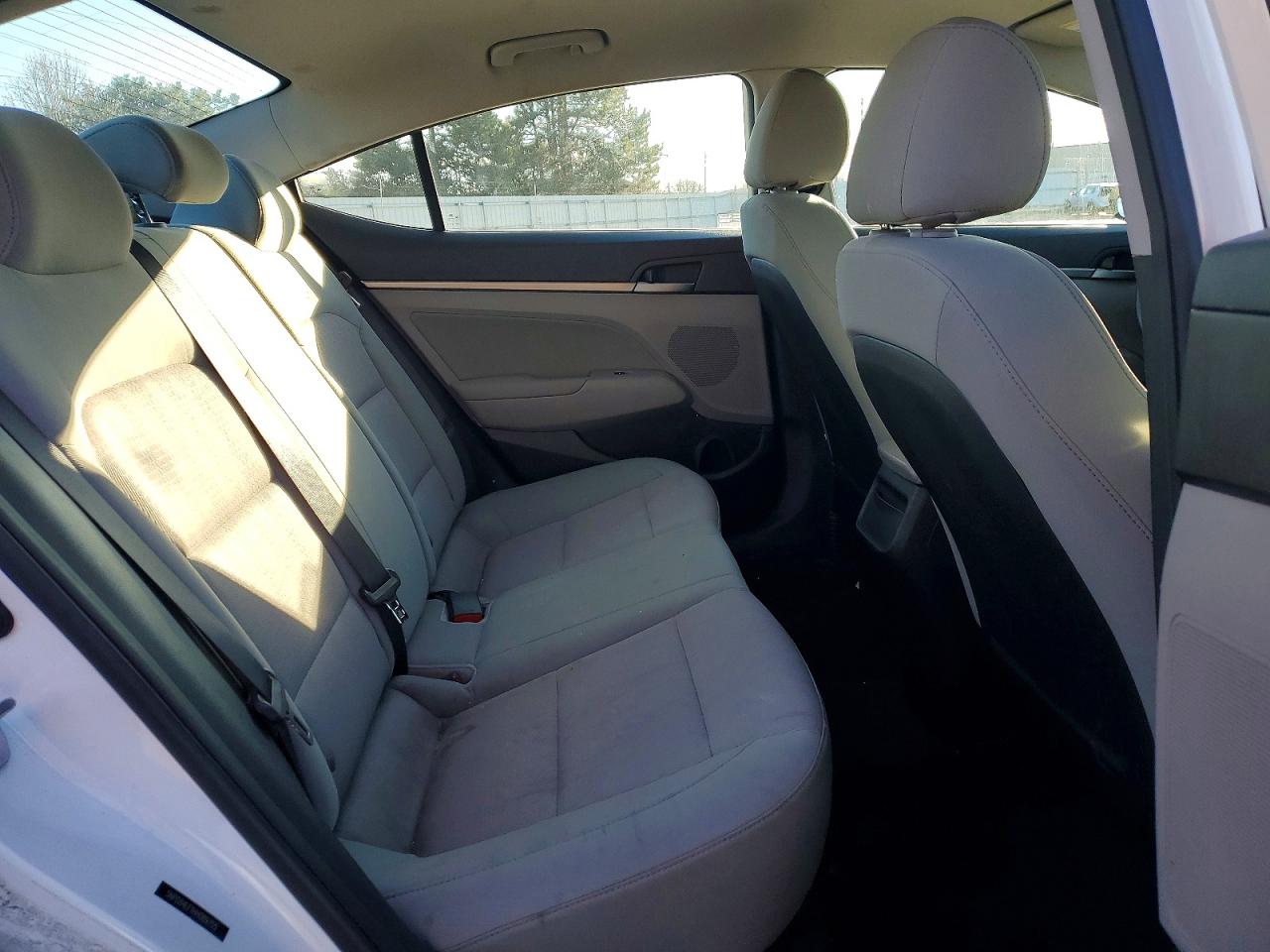2017 HYUNDAI ELANTRA SE photo 10