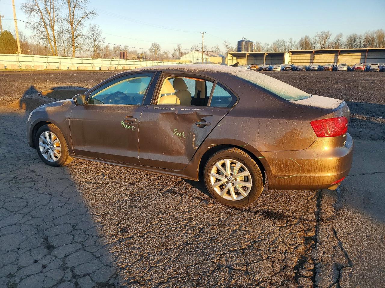 2012 VOLKSWAGEN JETTA SE photo 2