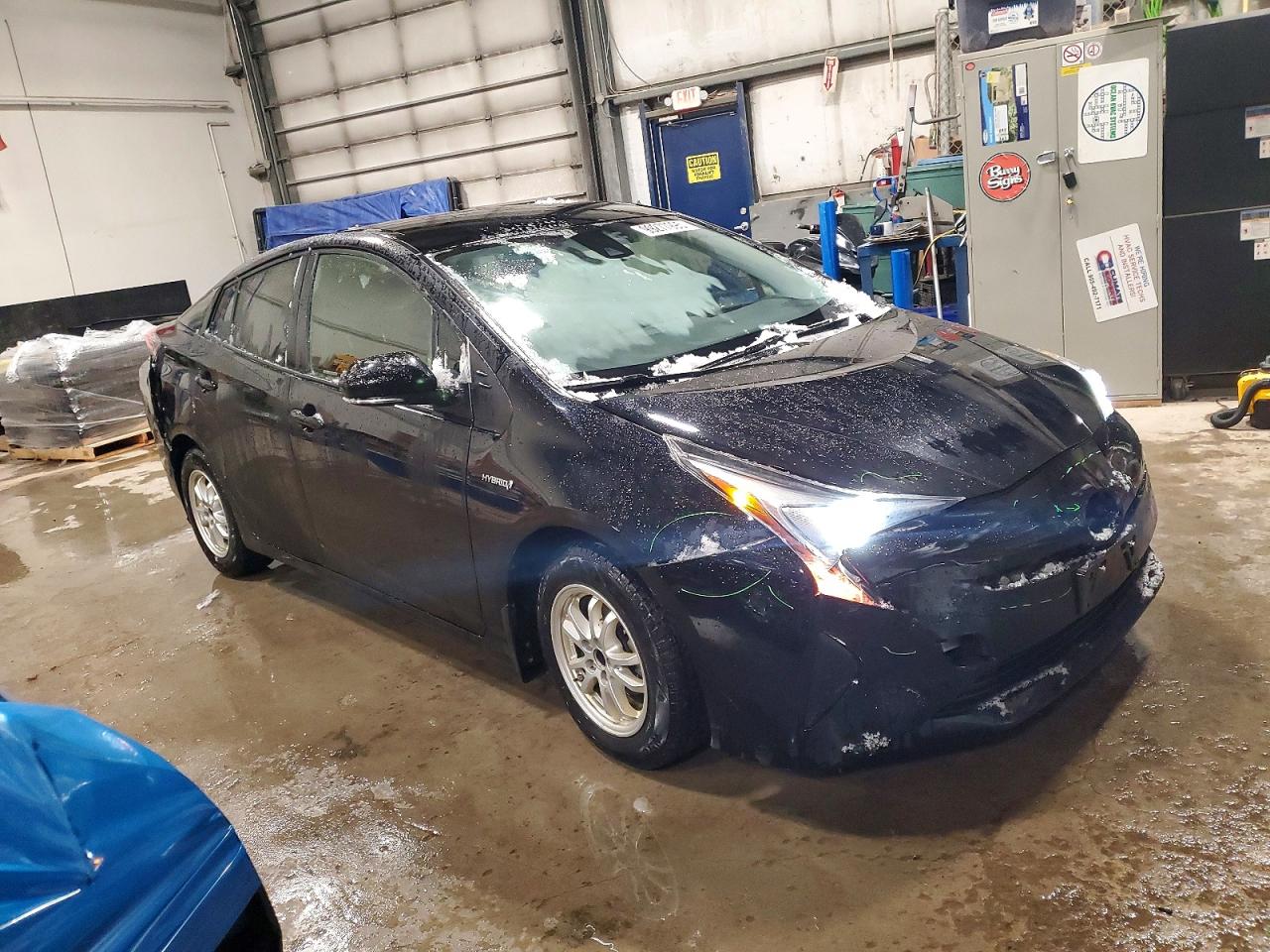 2016 TOYOTA PRIUS photo 4
