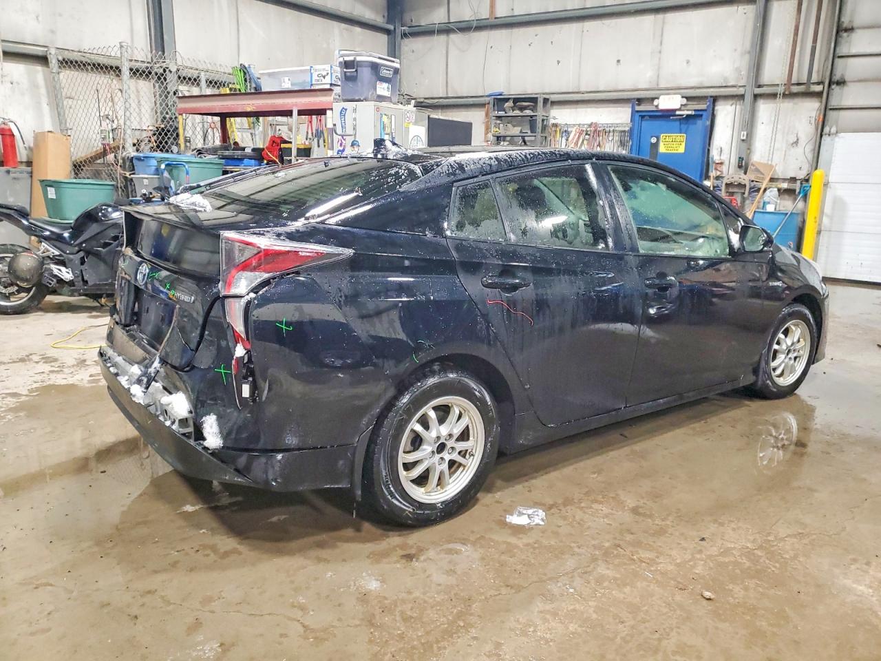 2016 TOYOTA PRIUS photo 3