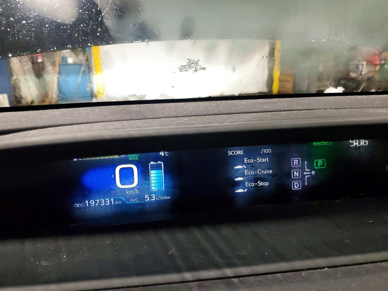 2016 TOYOTA PRIUS photo 9
