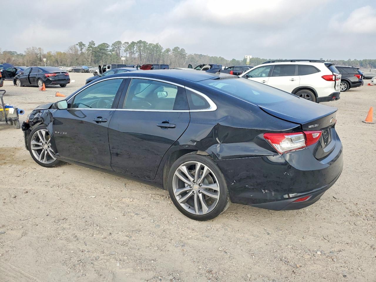 2023 CHEVROLET MALIBU LT photo 2