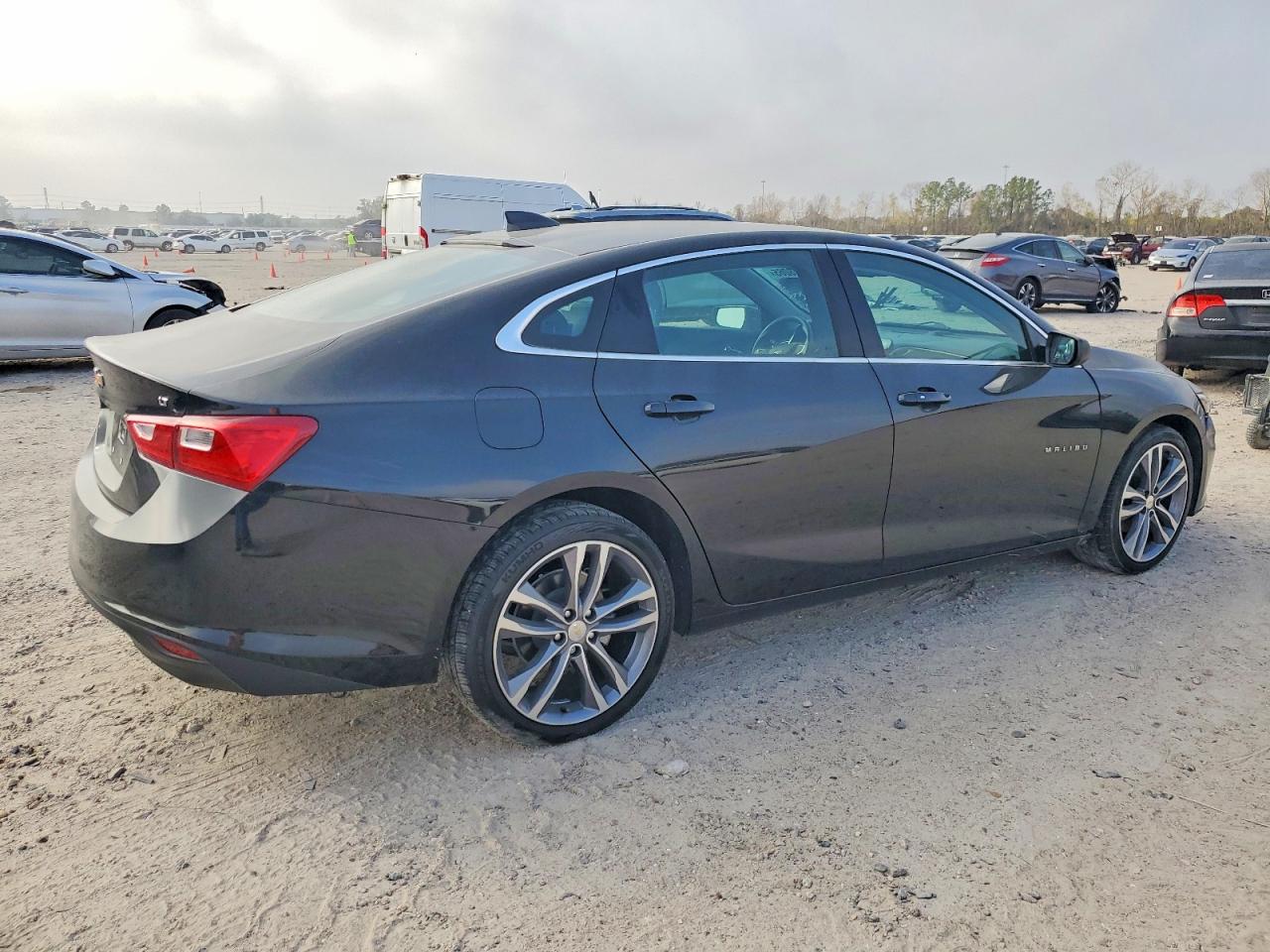 2023 CHEVROLET MALIBU LT photo 3