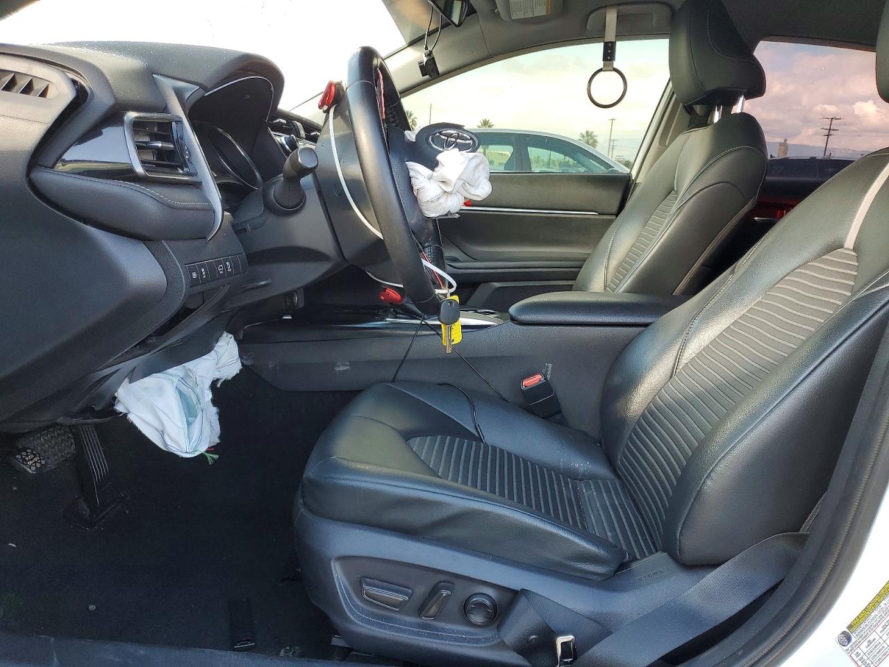 2019 TOYOTA CAMRY SE photo 7