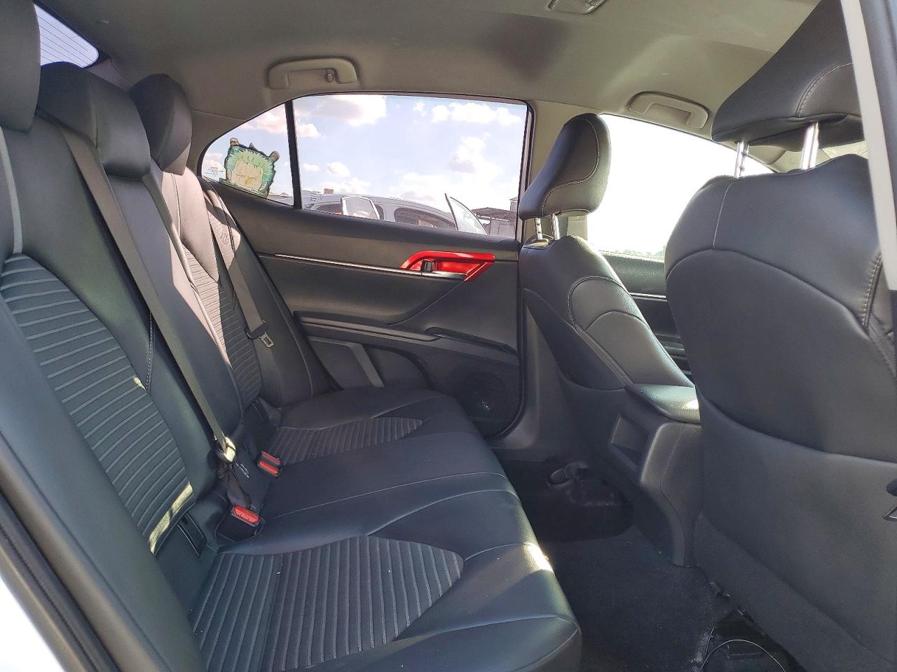 2019 TOYOTA CAMRY SE photo 10