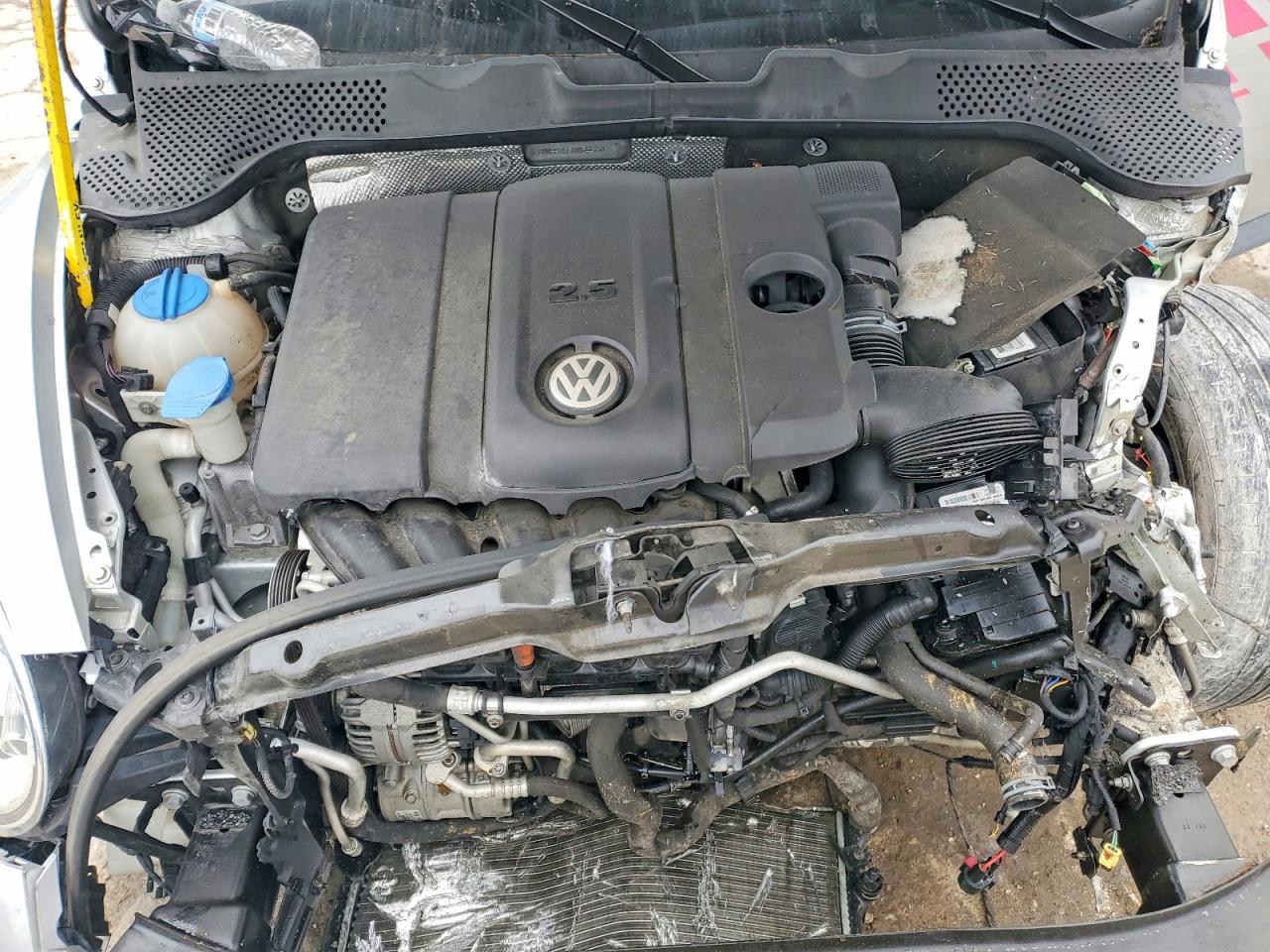 2013 VOLKSWAGEN BEETLE photo 11