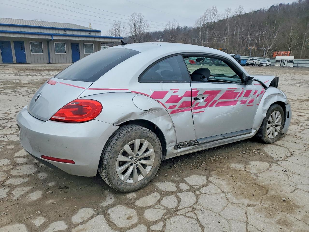 2013 VOLKSWAGEN BEETLE photo 3