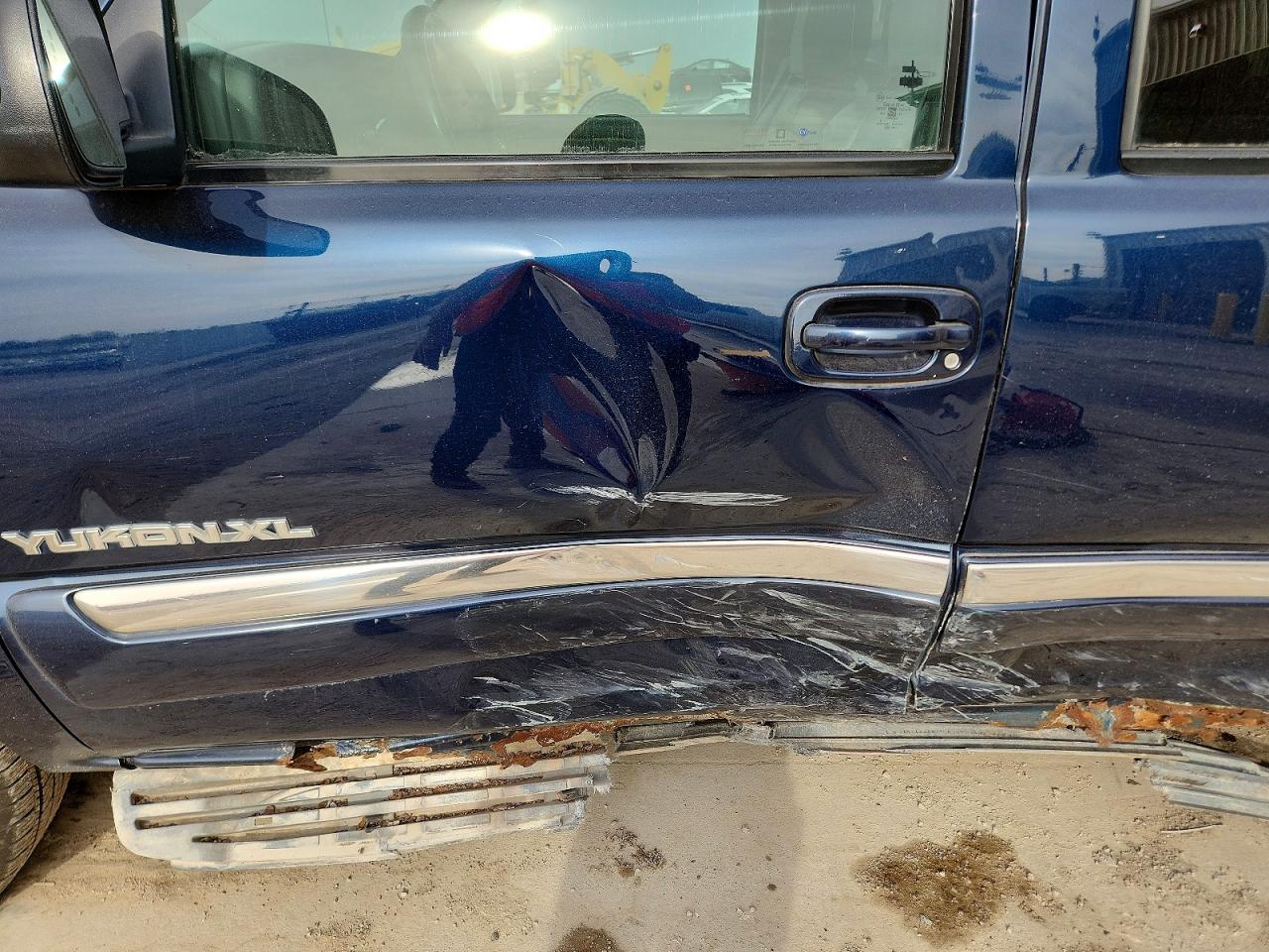 2004 GMC YUKON XL K1500 photo 7