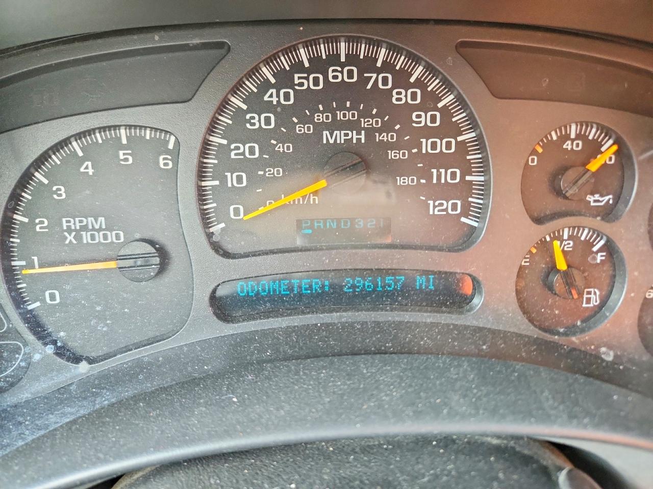 2004 GMC YUKON XL K1500 photo 9