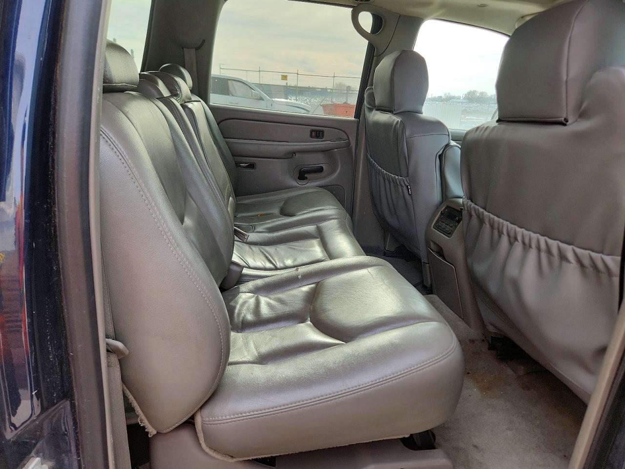 2004 GMC YUKON XL K1500 photo 10