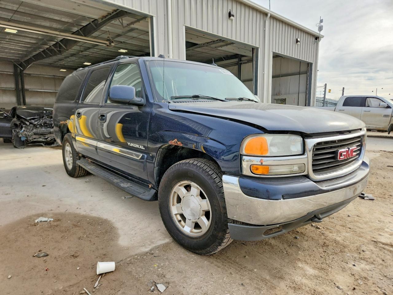 2004 GMC YUKON XL K1500 photo 4