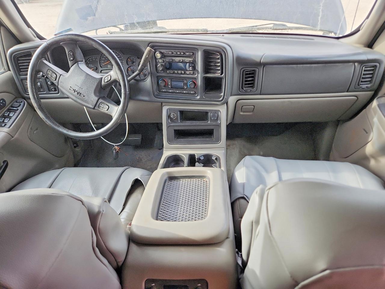 2004 GMC YUKON XL K1500 photo 8