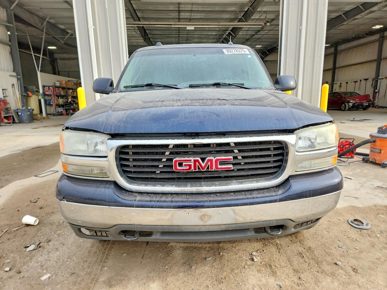2004 GMC YUKON XL K1500 photo 5